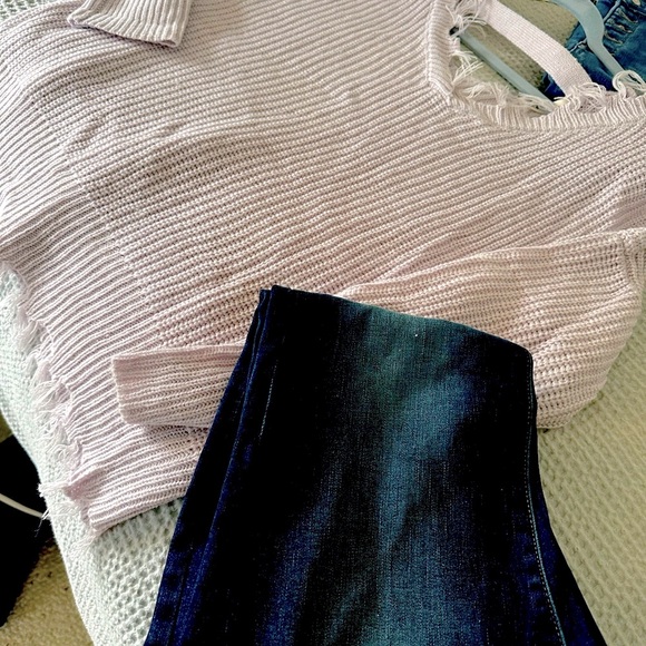 Moon & Madison women’s M lavendar frayed edge style v-neck, v-back knit sweater - Picture 6 of 7